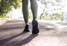 Caminar unos cientos de pasos extra al día mejora la concentración y el control de impulsos