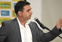 Flávio Bolsonaro recibe respaldos políticos de cara a la segunda vuelta electoral en Brasil