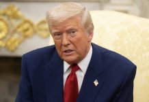 El 54% de los latinos votaría demócrata y solo un tercio apoya a Donald Trump