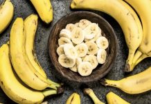 Comer una banana antes de dormir: el magnesio como aliado para conciliar un descanso profundo