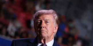 Donald Trump vota por anticipado en Florida e intensifica su gira de campaña para las elecciones de medio mandato